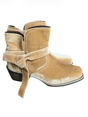 Justin Boots Elana Tan Velvet Western Booties Size 7.5 Wide Square Toe NEW